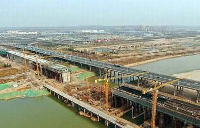 涇渭河特大橋使用舞陽(yáng)鋼廠高端橋梁鋼板萬(wàn)余噸